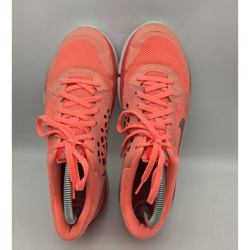Womans Size 9 - Nike Flex Experience